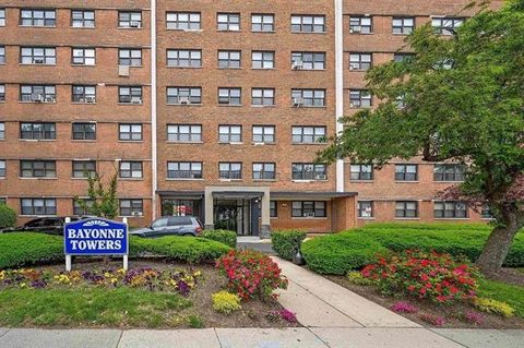 Condo For Sale - 1225 Kennedy Blvd #5K<br/> Bayonne, NJ 07002