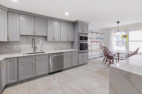 Townhouse For Sale - 220 Cliff St #B<br/> Cliffside Park, NJ 07010