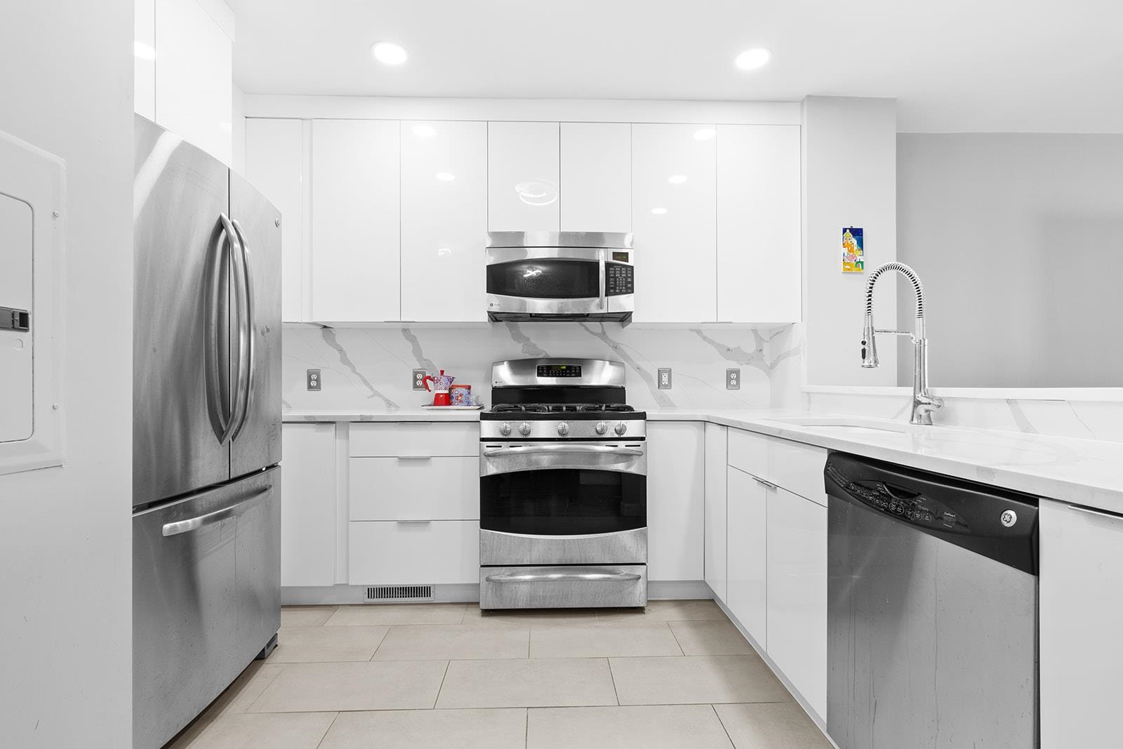 154 The Promenade #154, Edgewater, New Jersey image 6