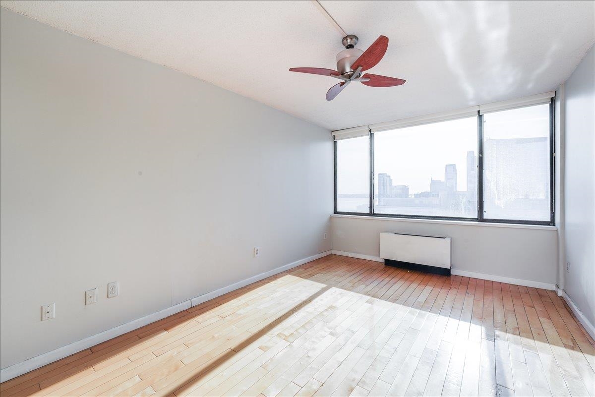 45 RIVER DR SOUTH 2705