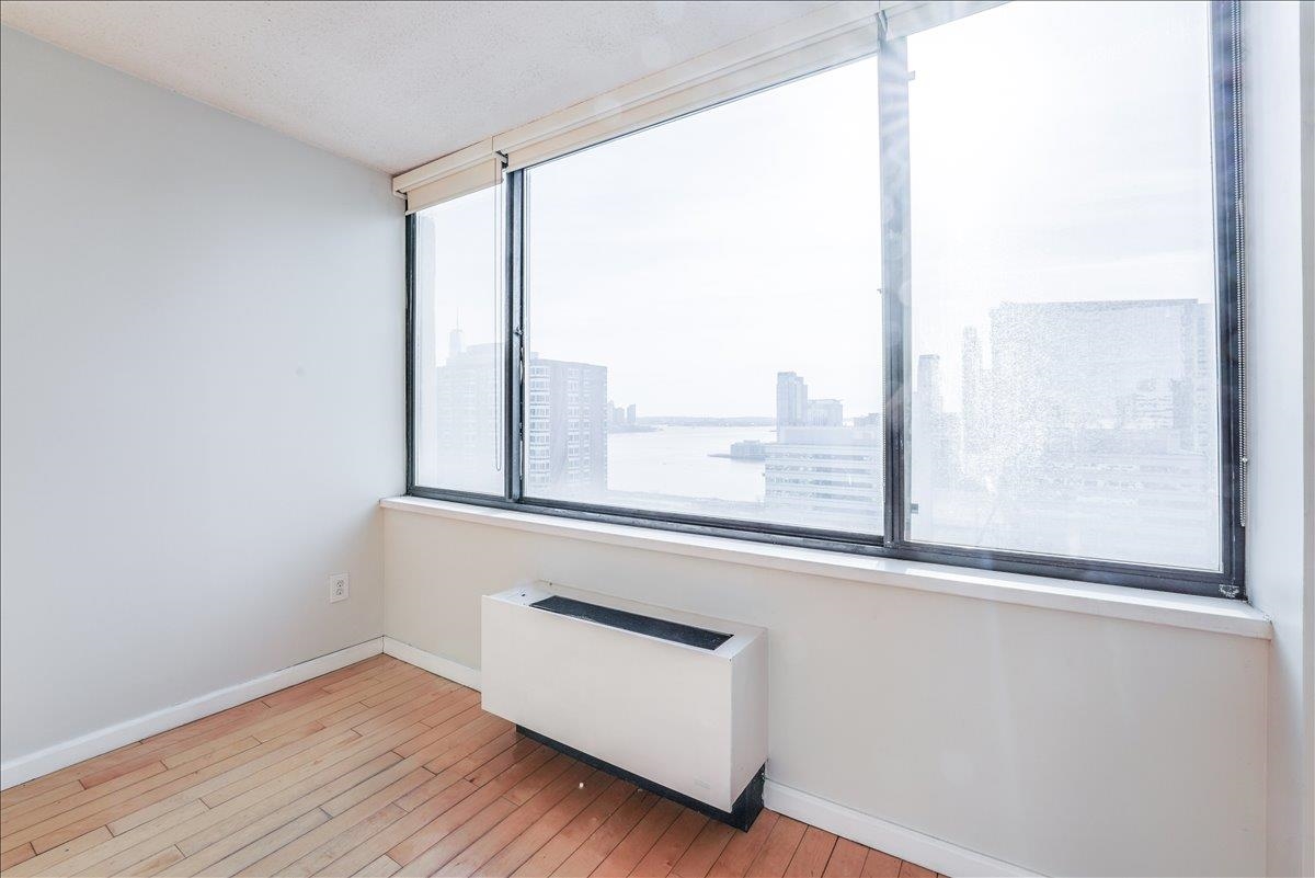 45 RIVER DR SOUTH 2705