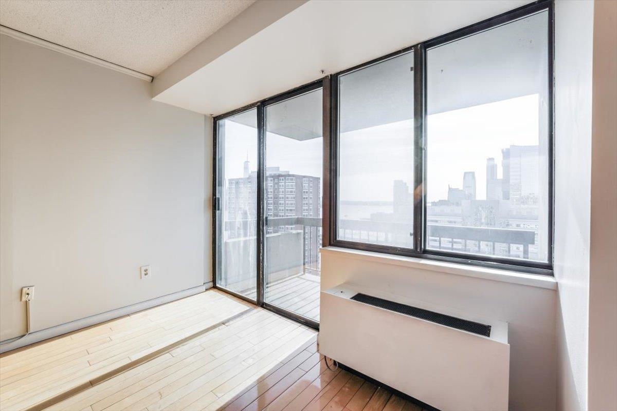 45 RIVER DR SOUTH 2705