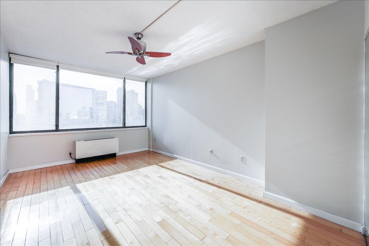 45 RIVER DR SOUTH 2705