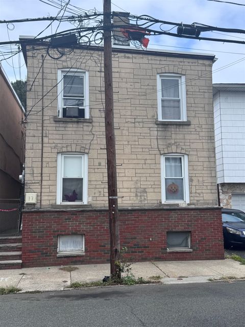 Multifamily For Sale - 17 Green Ct<br/> Bergen County, Lodi, NJ 07644