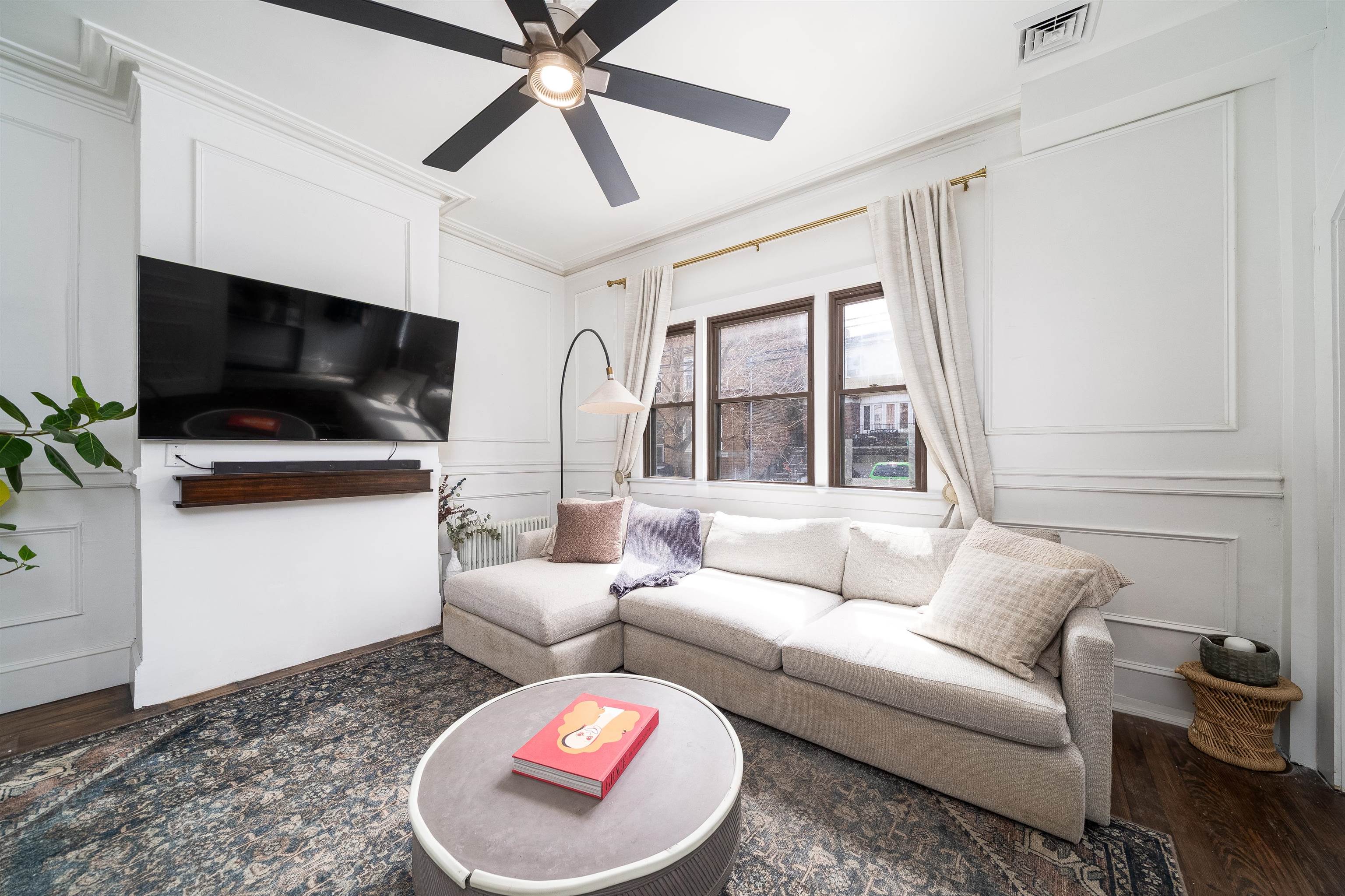 76 Hopkins Ave, Jersey City, New Jersey image 3