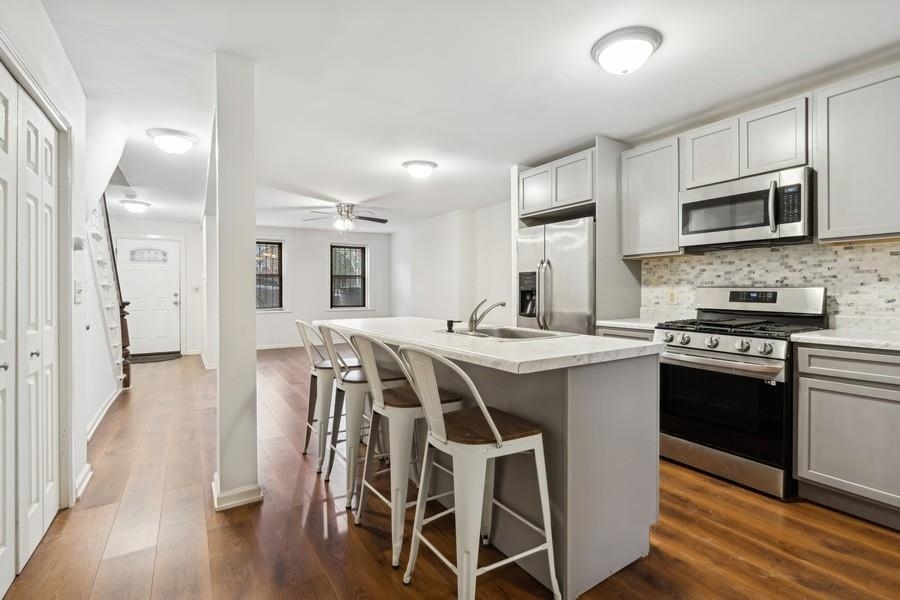 Jersey City, Greenville, New Jersey 07304, United States, 3 Bedrooms Bedrooms, ,2 BathroomsBathrooms,Residential,Active,26938