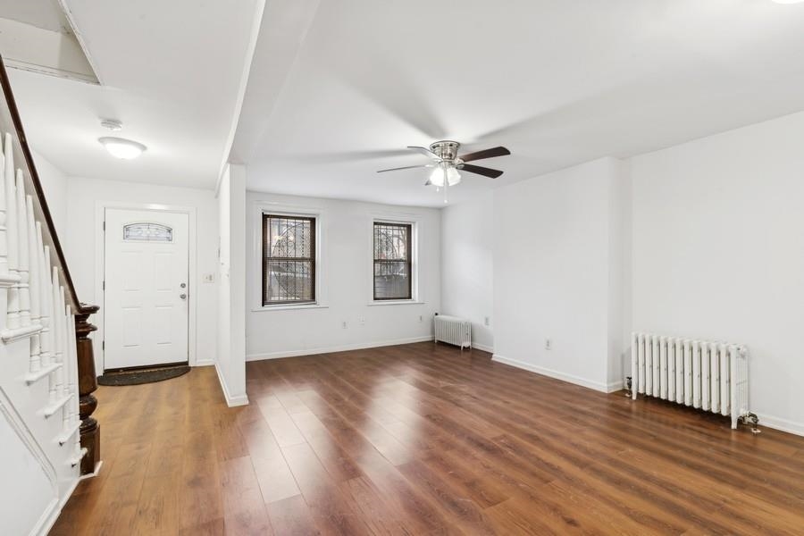 Jersey City, Greenville, New Jersey 07304, United States, 3 Bedrooms Bedrooms, ,2 BathroomsBathrooms,Residential,Active,26938