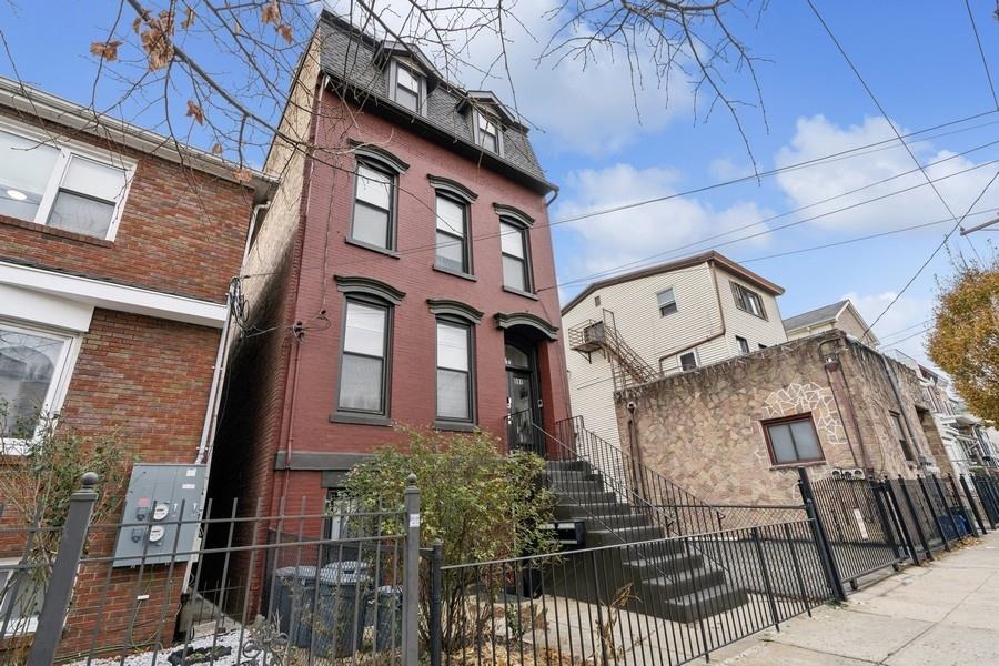 Jersey City, Greenville, New Jersey 07304, United States, 3 Bedrooms Bedrooms, ,2 BathroomsBathrooms,Residential,Active,26938