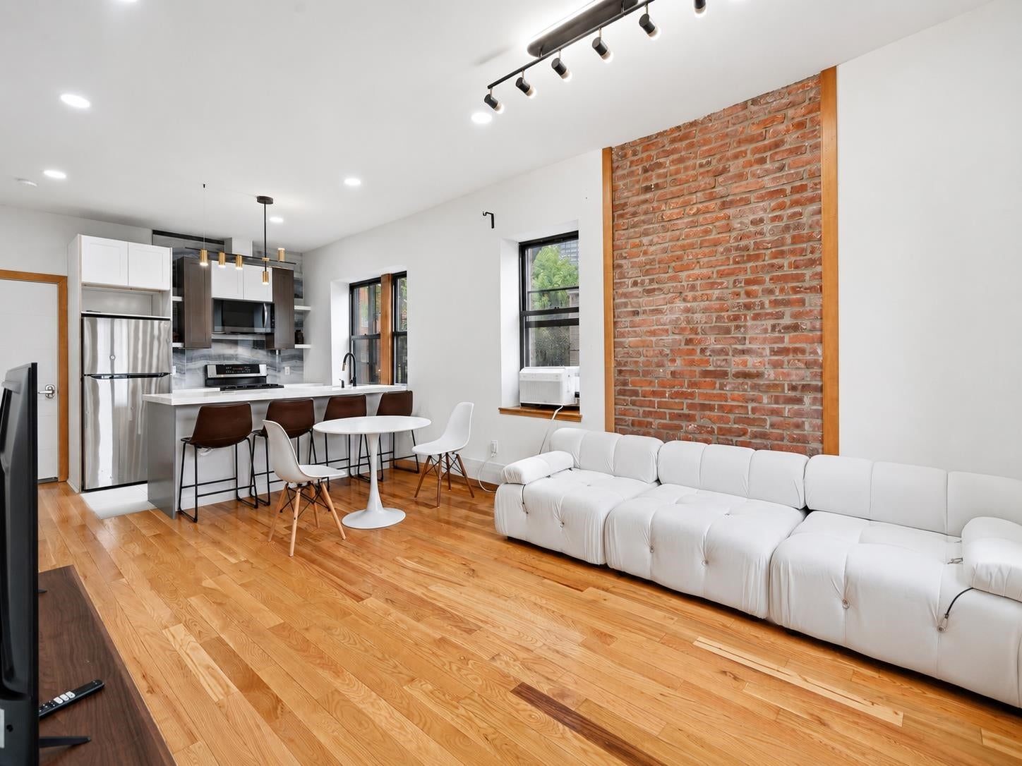 25 HIGH ST 3