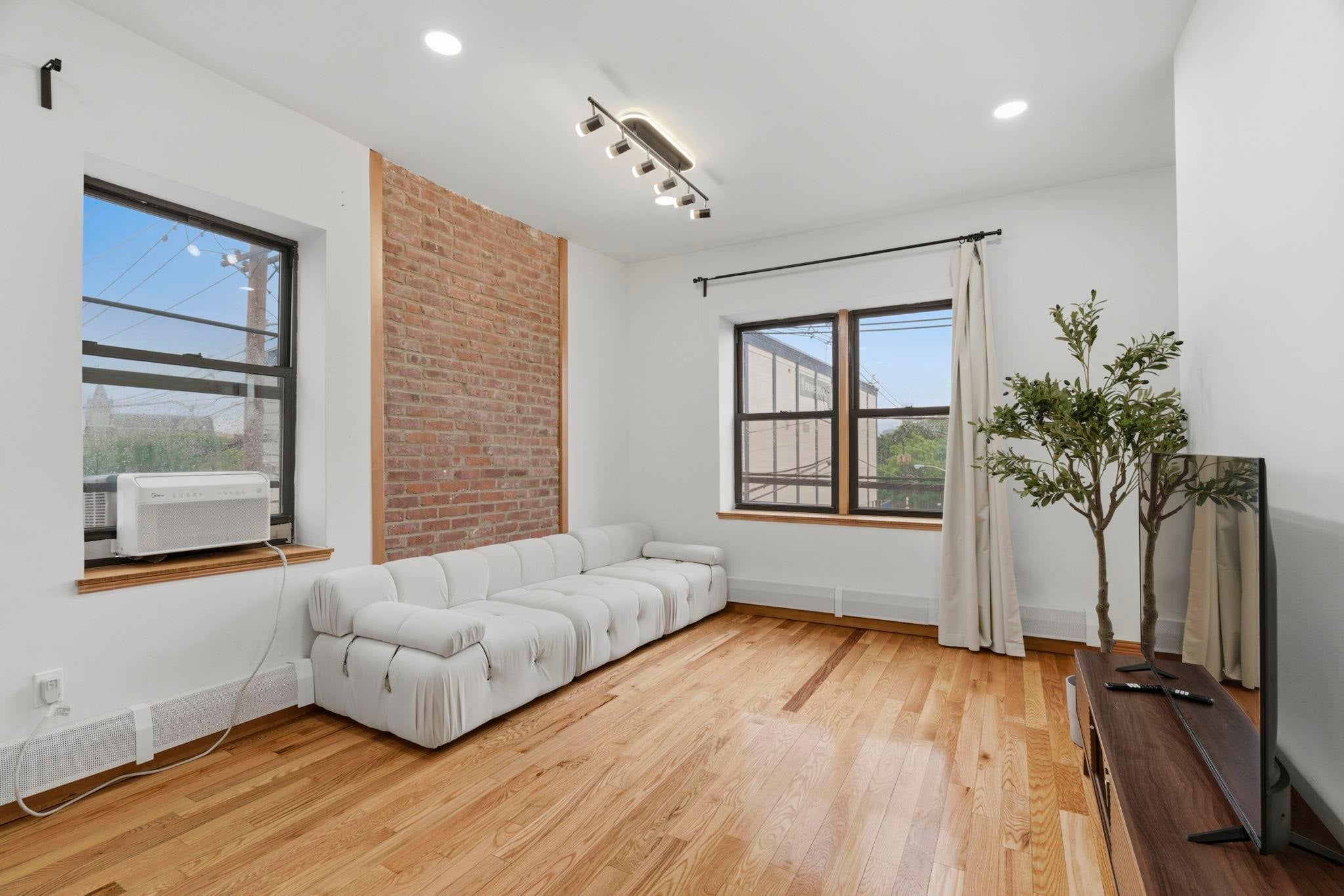 25 HIGH ST 3
