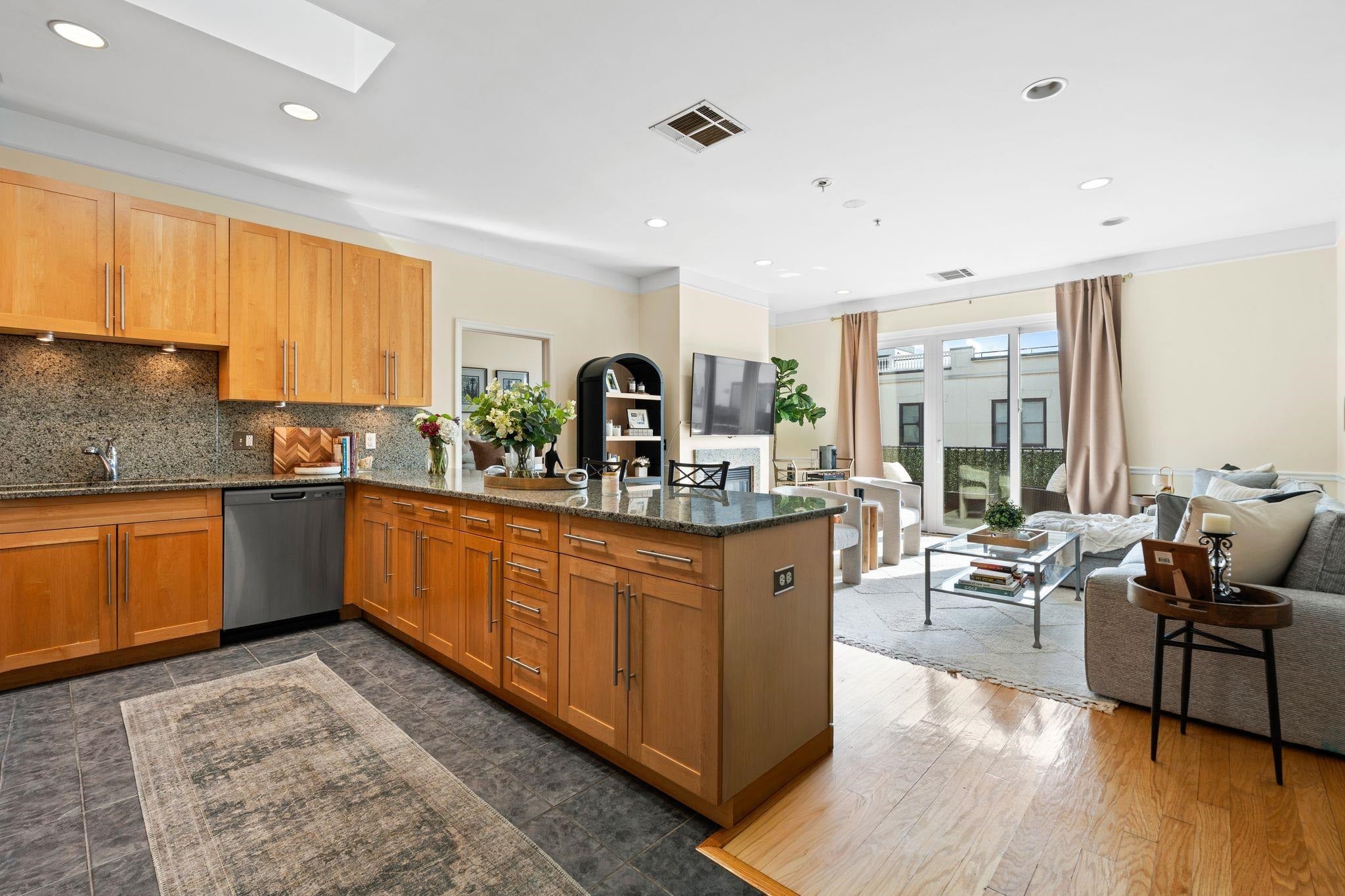Search Homes 3 1300 GRAND ST 606