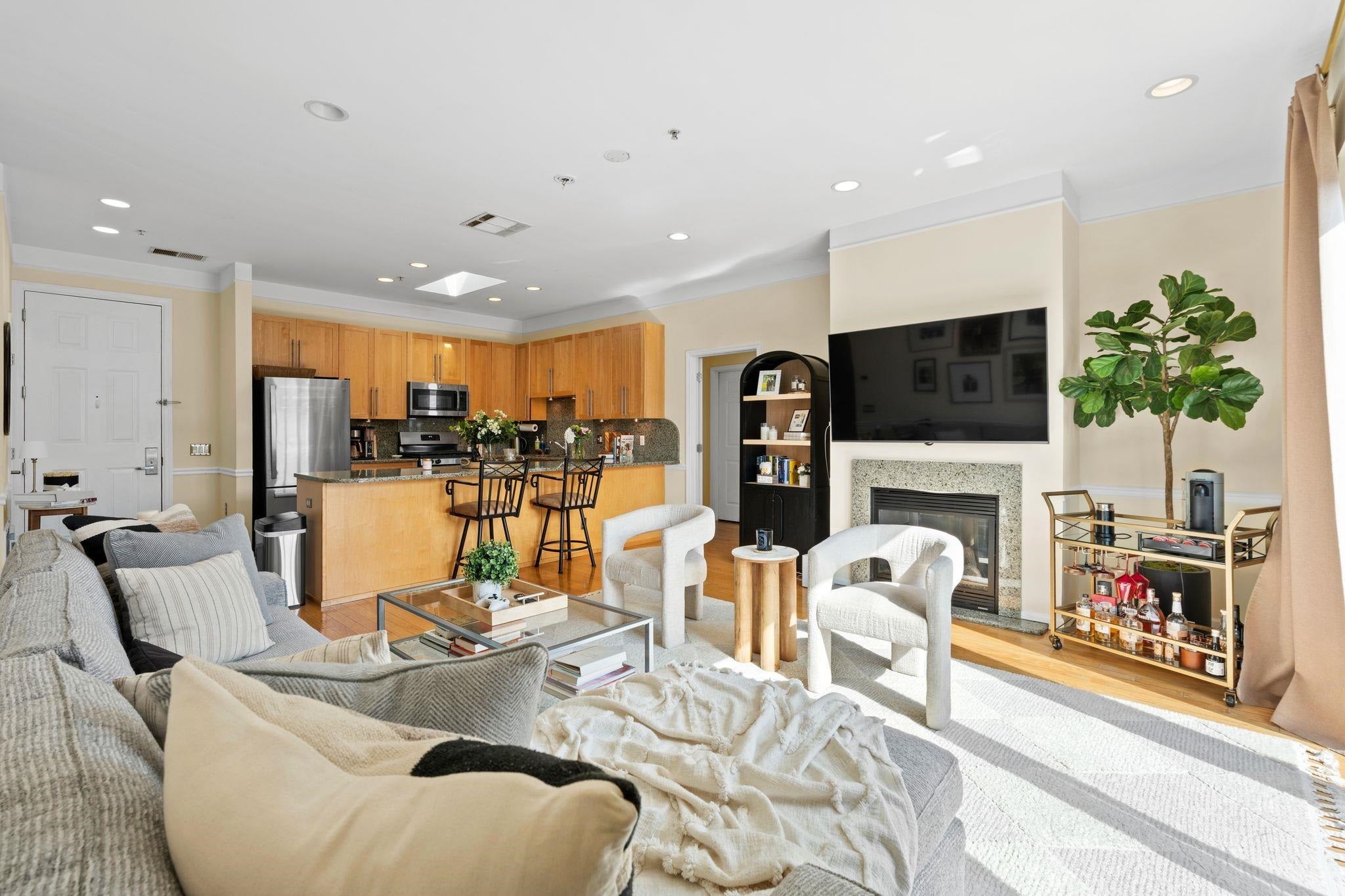 Search Homes 2 1300 GRAND ST 606