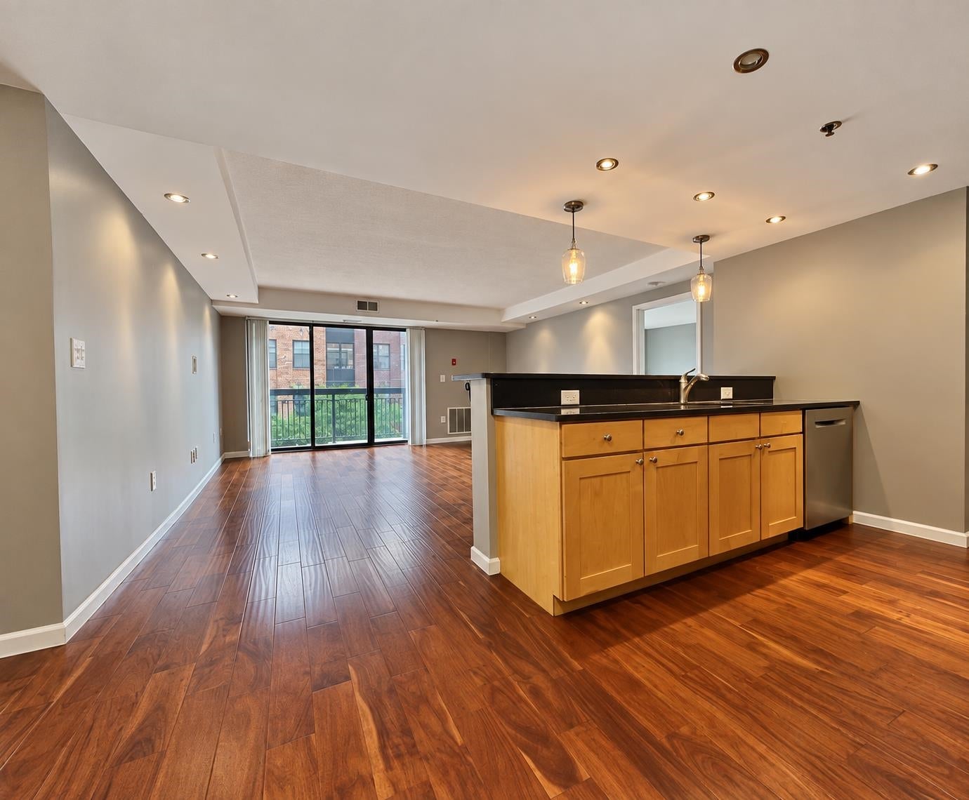700 1ST ST 3G
