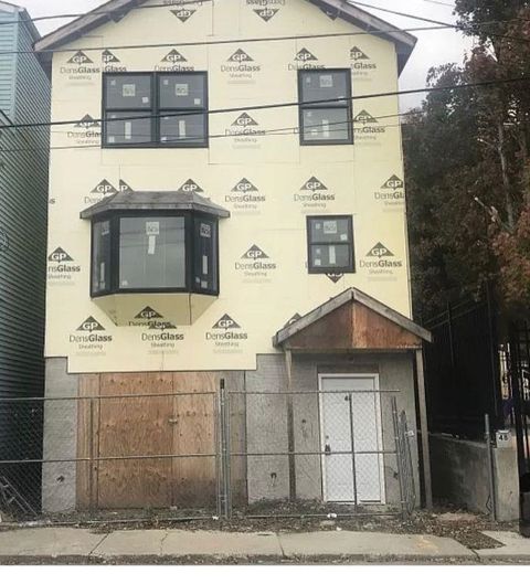 Homes For Sale - 48 Chestnut St<br/> Weehawken, NJ 07086