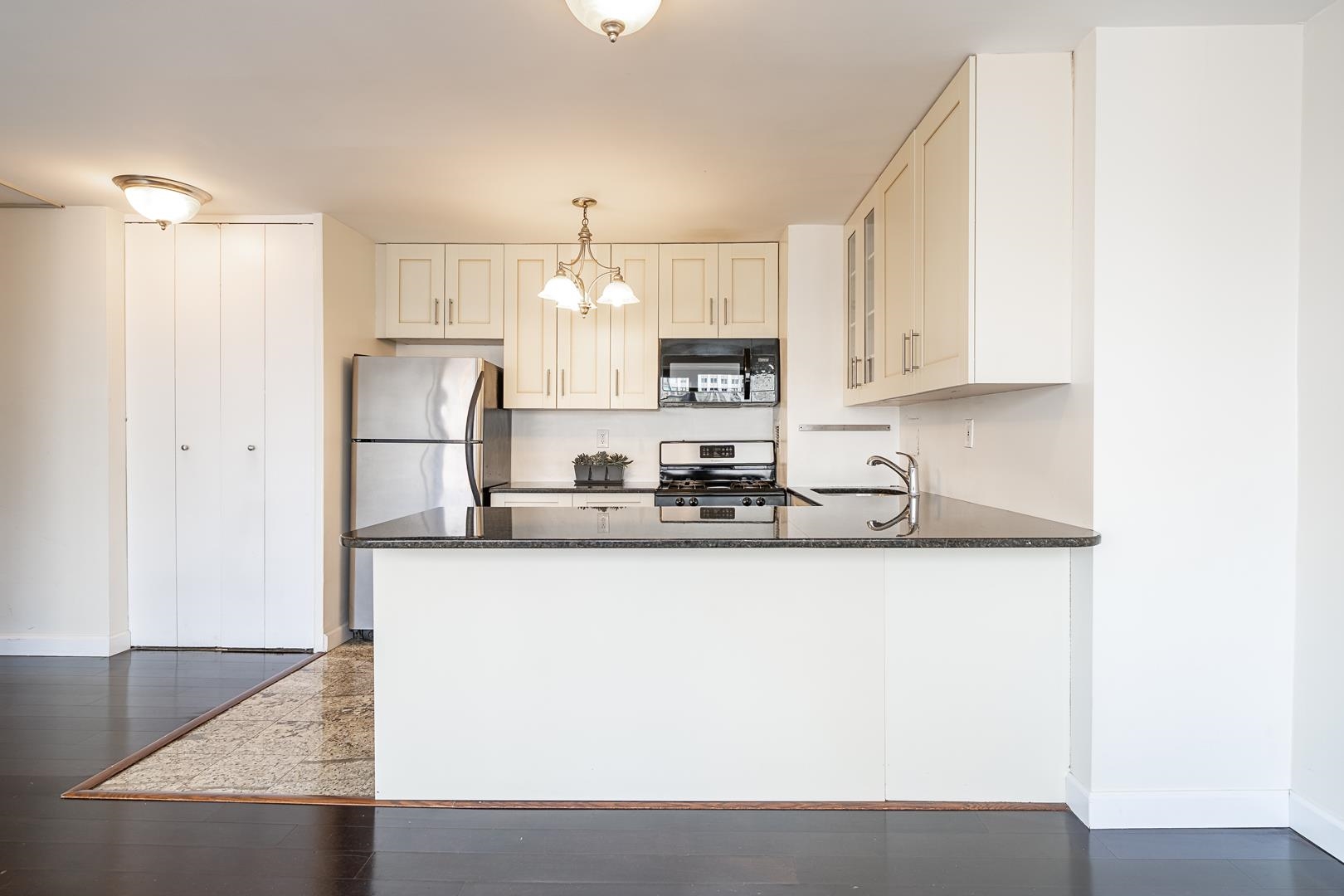 135 Montgomery St #21H, Jersey City, New Jersey image 4