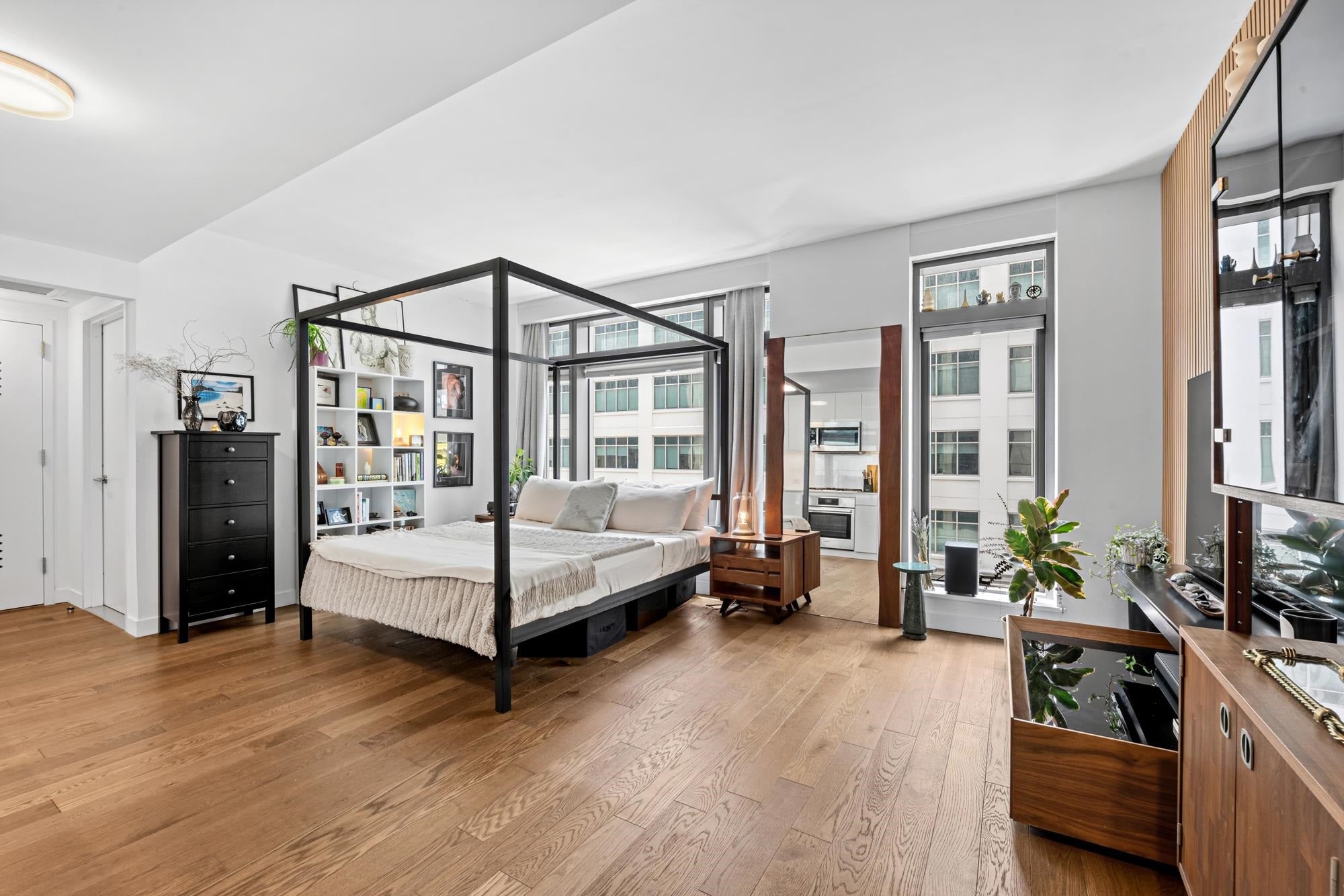 99 HUDSON ST 402