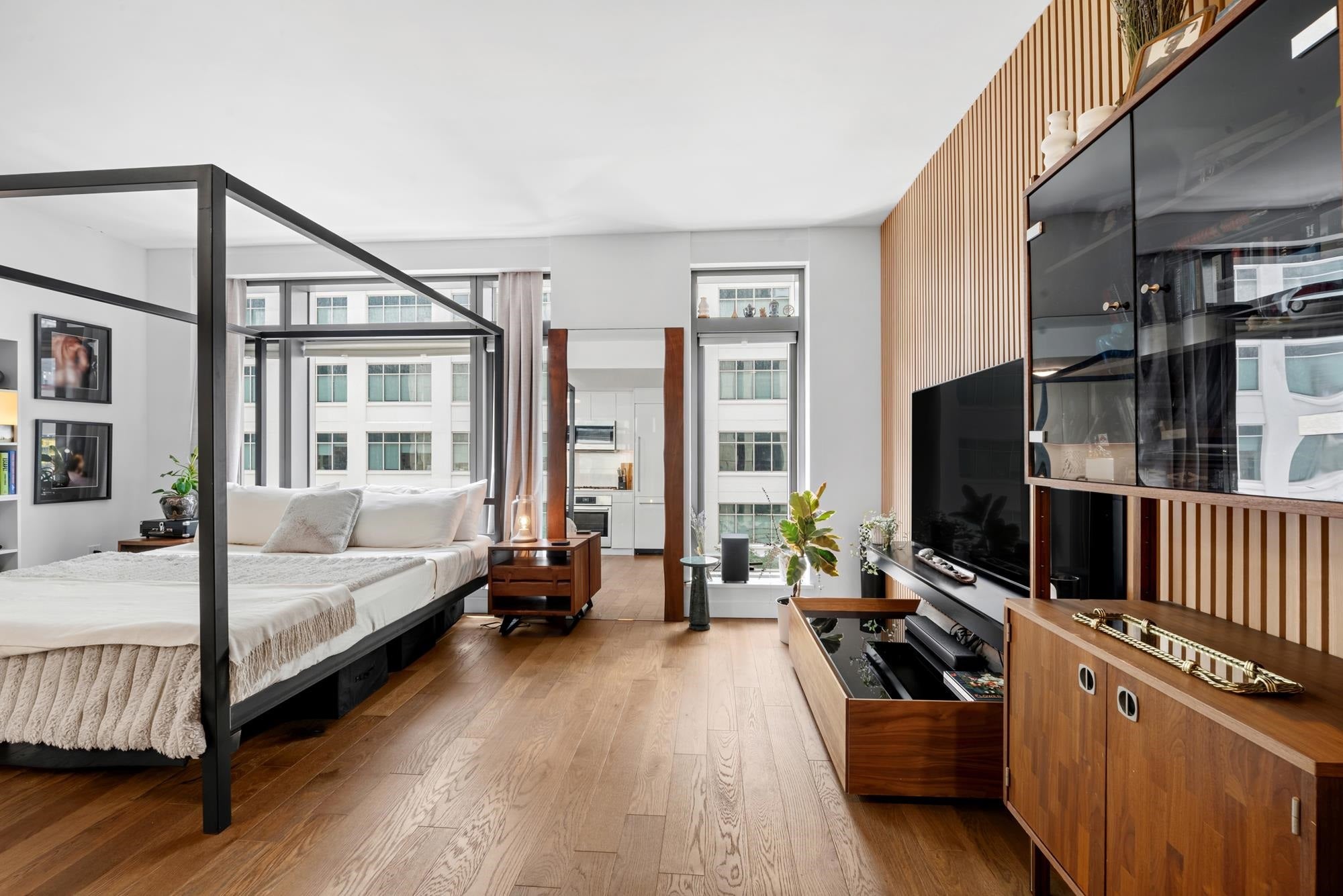 99 HUDSON ST 402