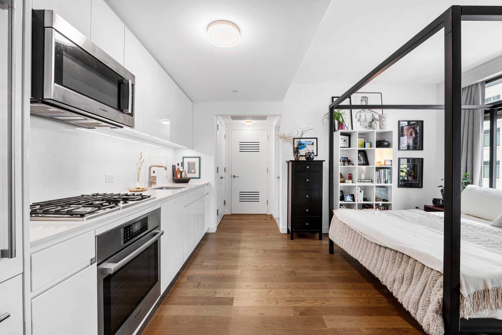 99 HUDSON ST 402