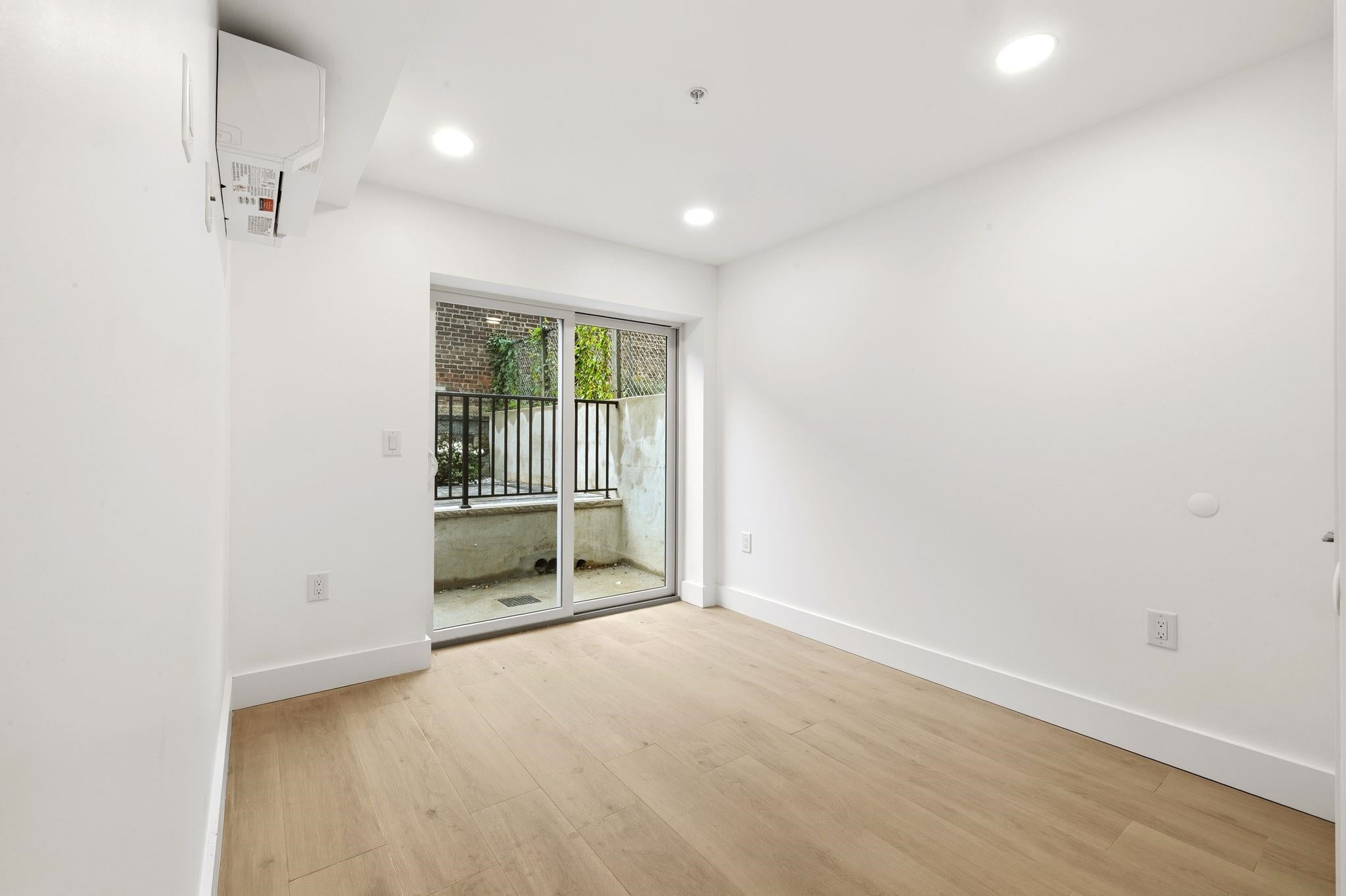 Search Homes 4 271 WEBSTER AVE 1