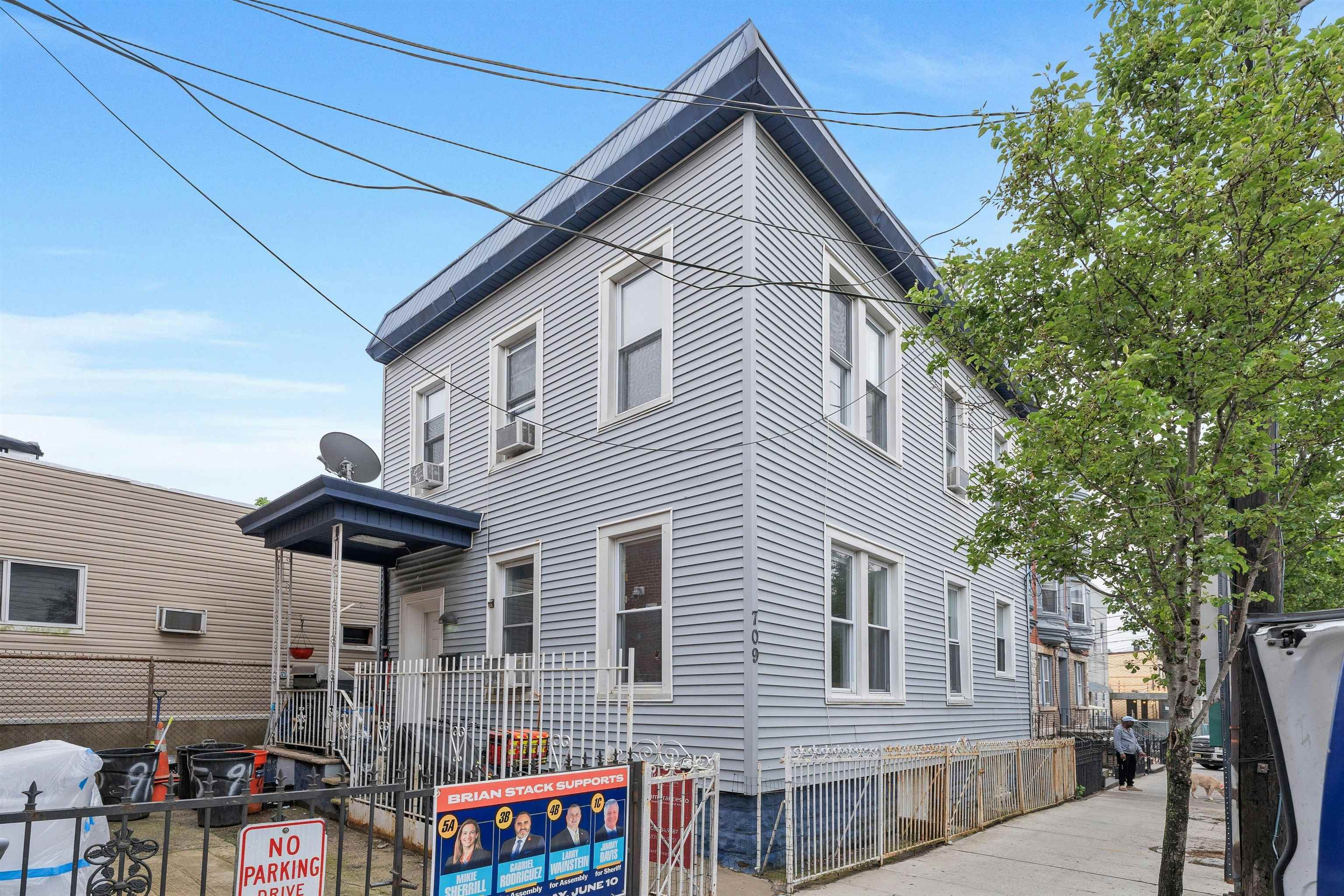 709 10th St, Union City, New Jersey image 13