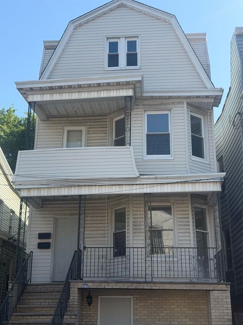 Multifamily For Rent - 166 Grant Ave #2<br/> Jersey City, NJ 07305