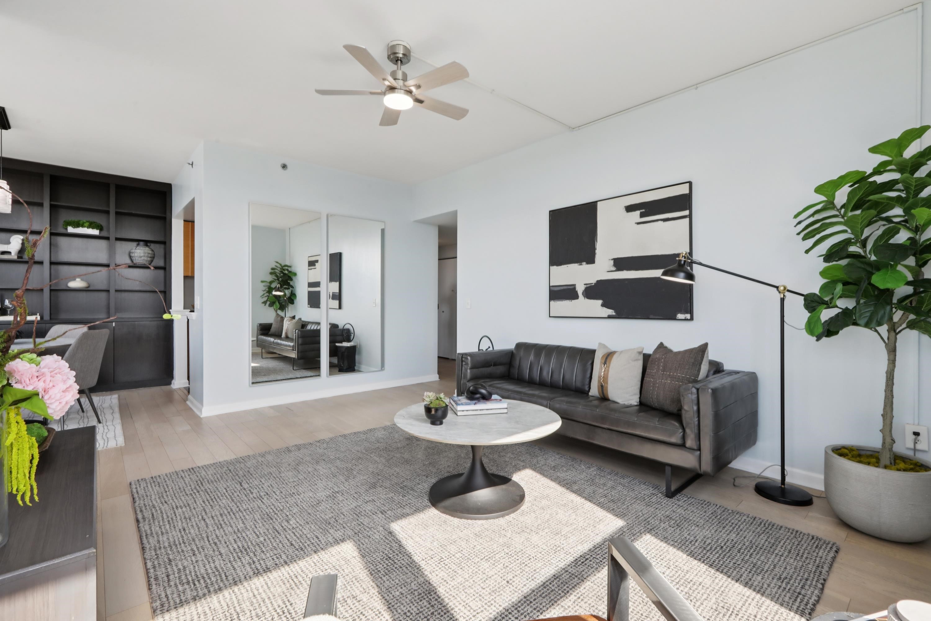 102 CHRISTOPHER COLUMBUS DR 904