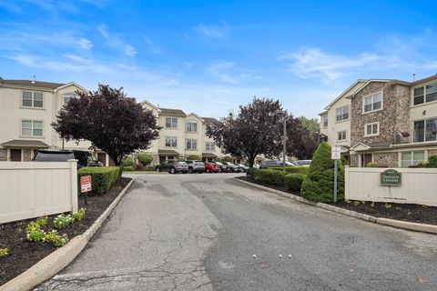 Condo For Rent - 1625 Paterson Plank Rd #5<br/> Hudson County, Secaucus, NJ 07094