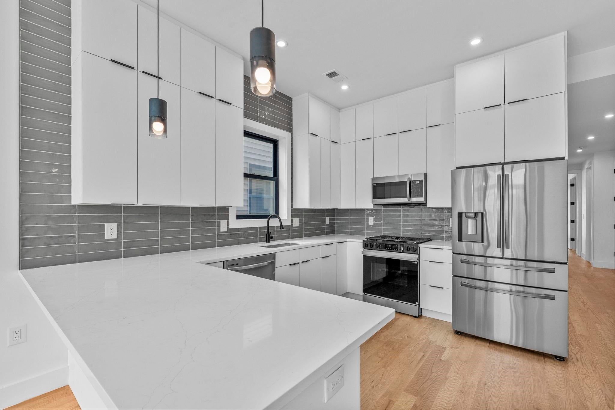 100 TERRACE AVE 1