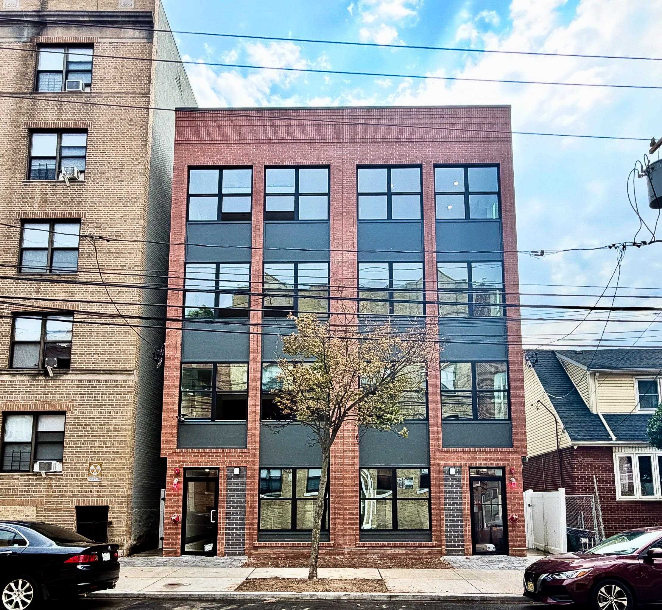 88 BERGEN AVE 4