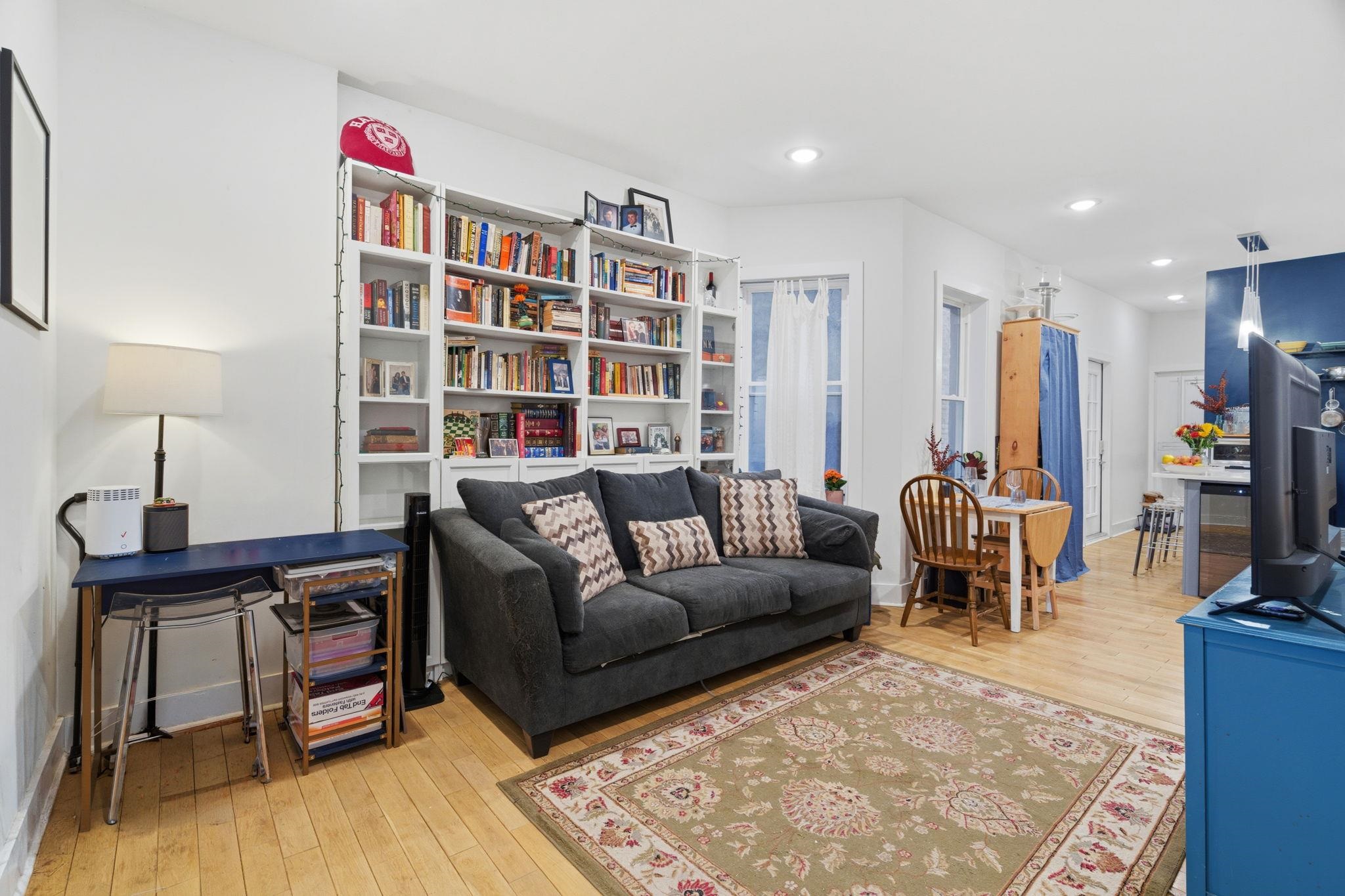 684 SUMMIT AVE 1