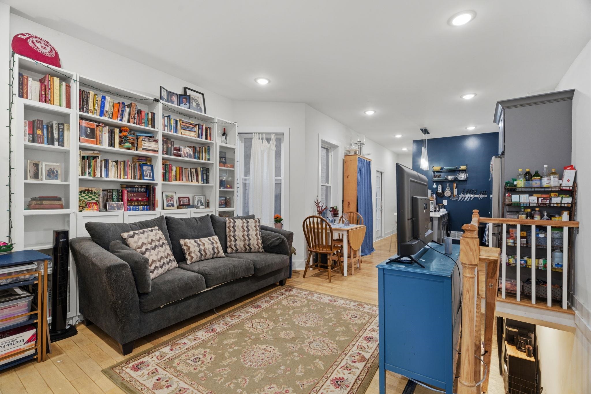 684 SUMMIT AVE 1