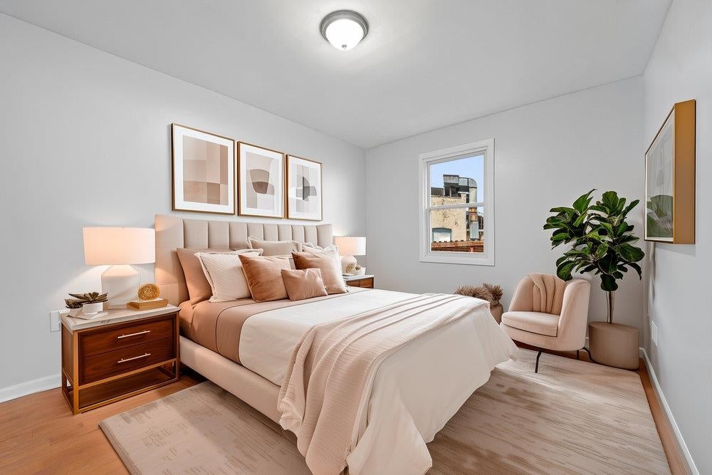 12 BAYVIEW AVE