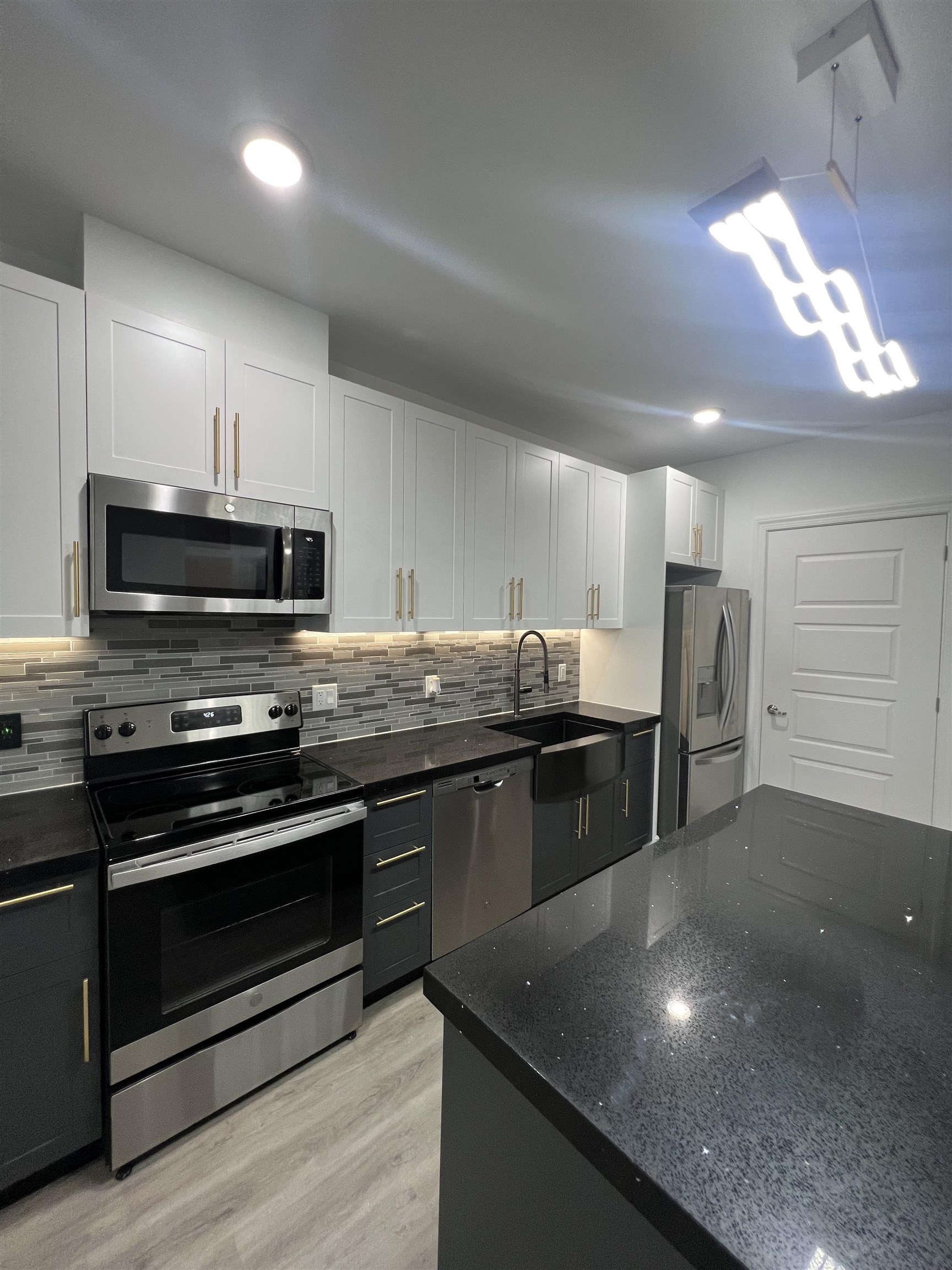 211 BALDWIN AVE 207 - Photo 3