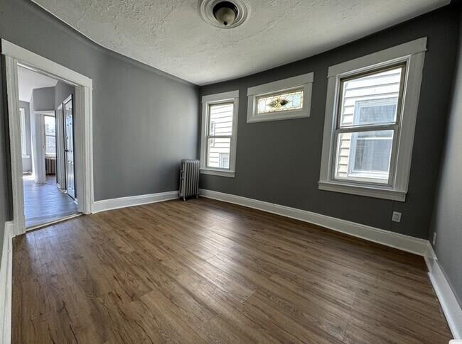 119 WOODLAWN AVE