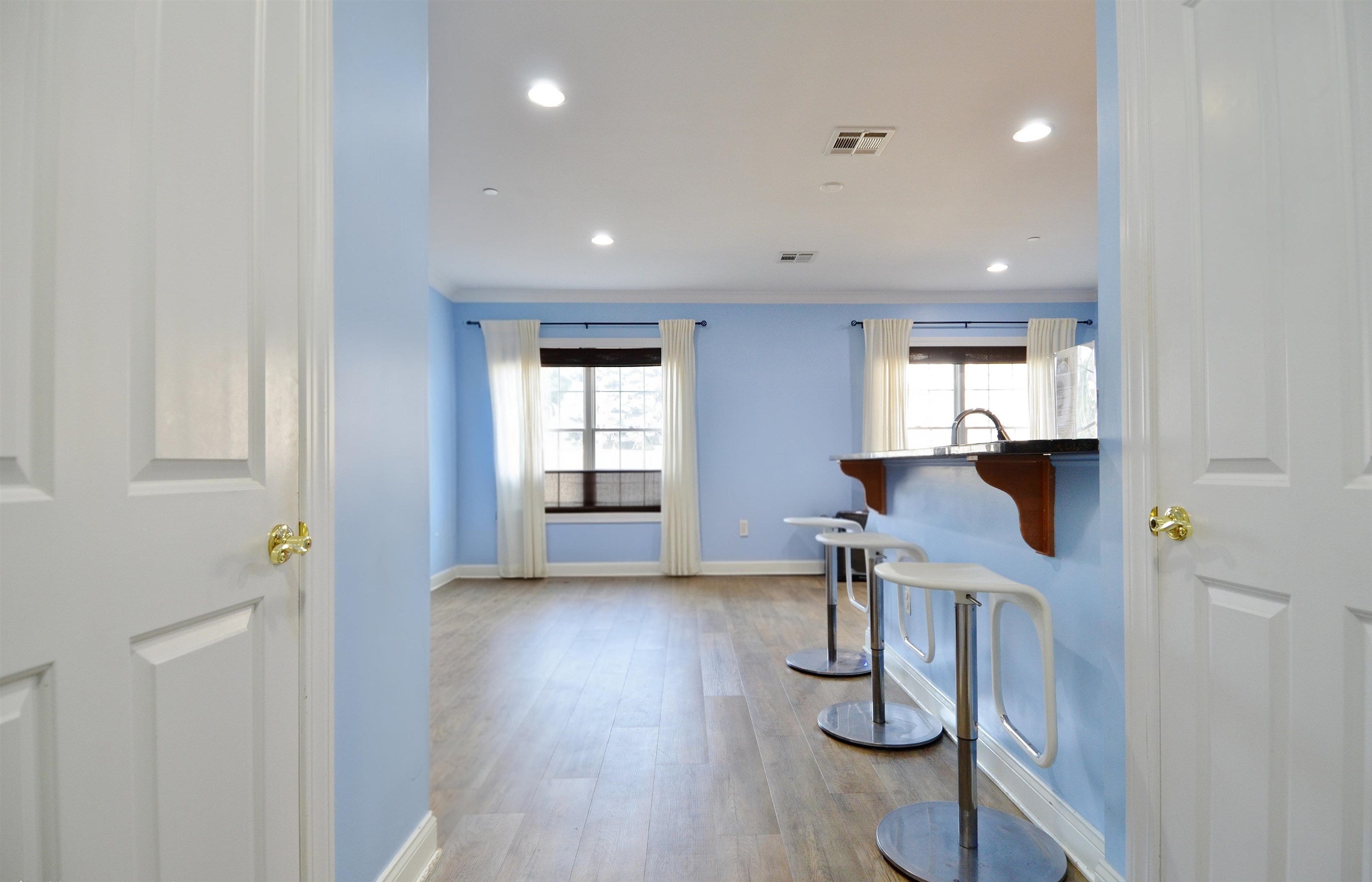 604 AVENUE A - Photo 2