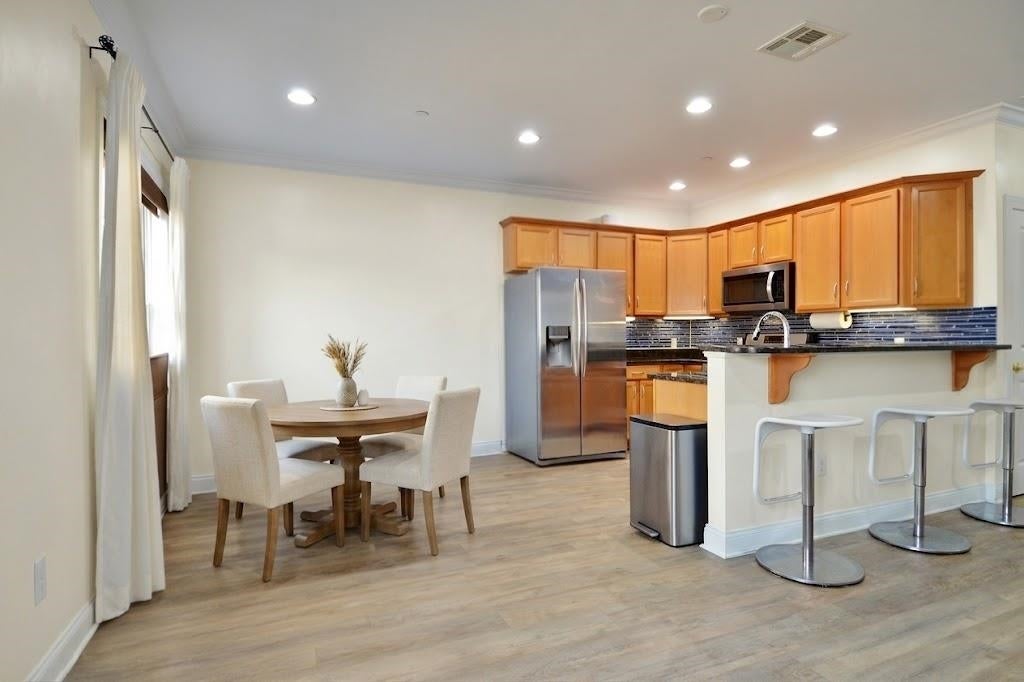 604 AVENUE A - Photo 3