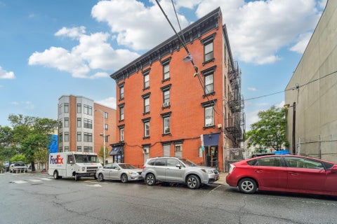Condo For Sale - 450 1st St #1<br/> Hoboken, NJ 07030