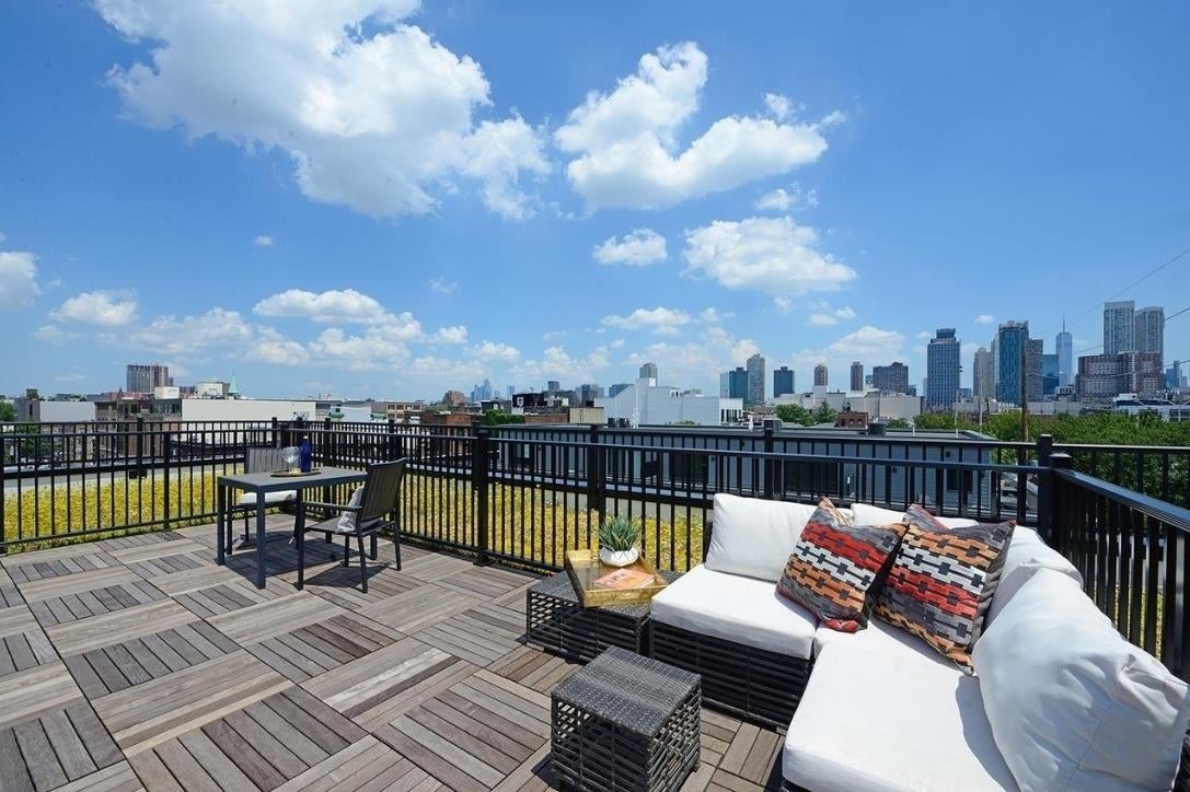 370 1ST ST 403