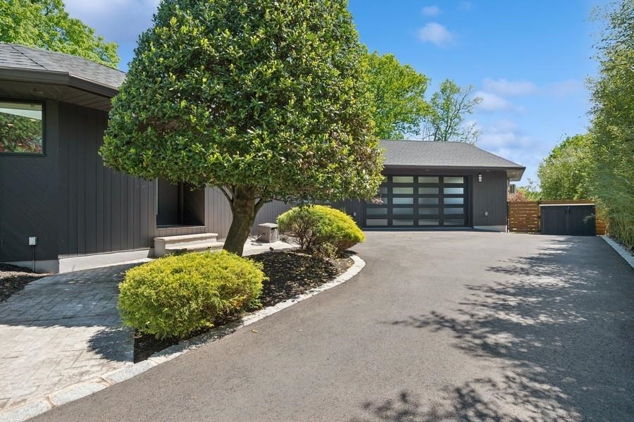 29 Oak Grove Lane, EDISON, New Jersey image 2