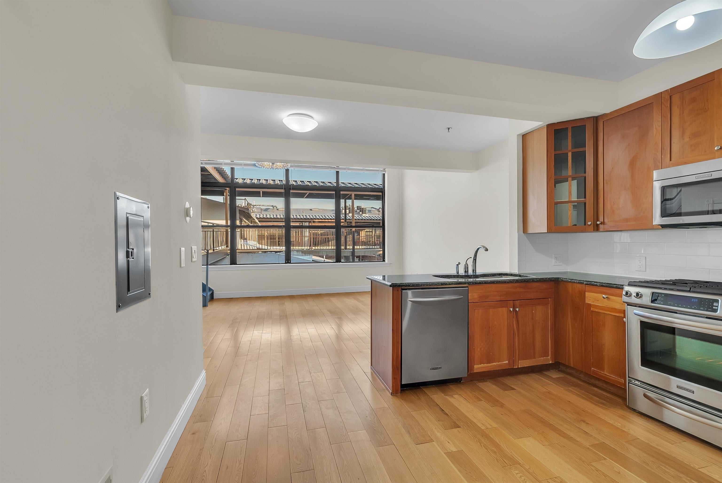 300 COMMUNIPAW AVE 0233