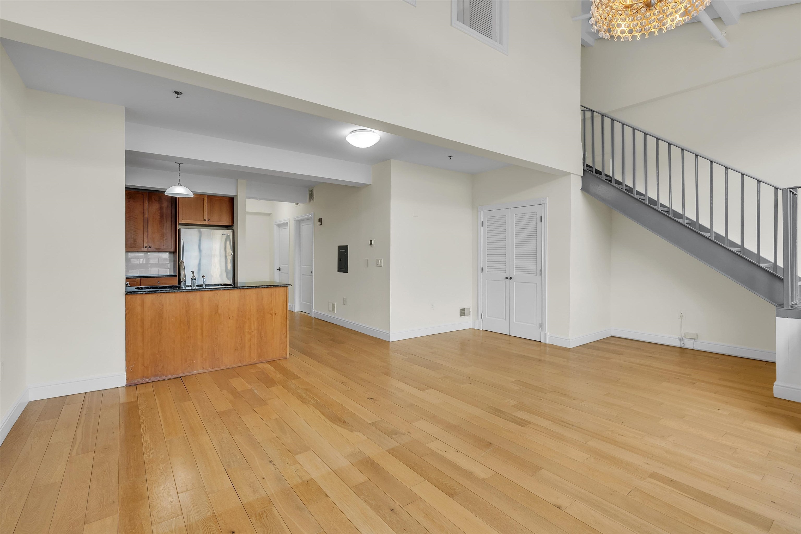 300 COMMUNIPAW AVE 0233