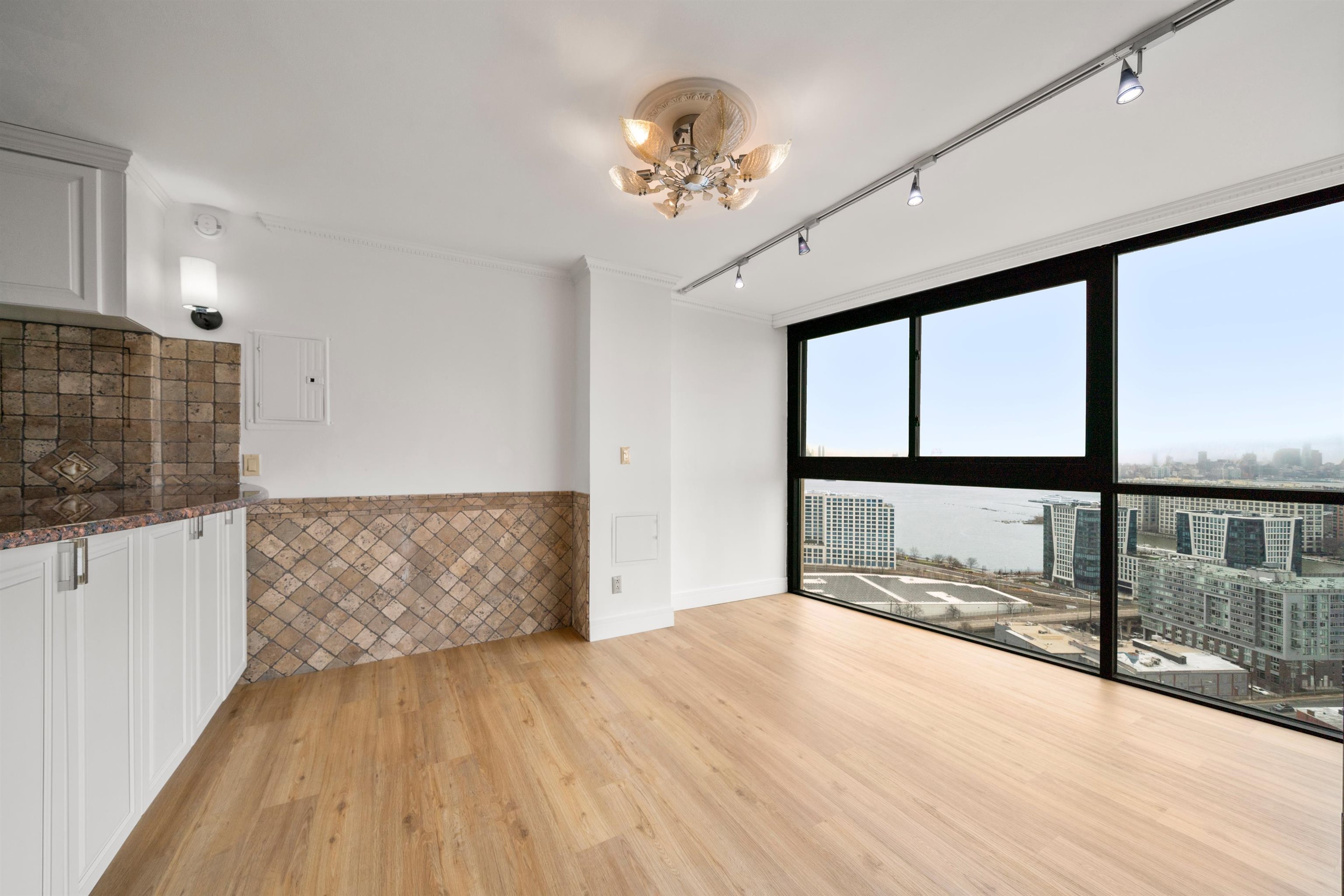 380 Mountain Rd #713, Union City, New Jersey image 4
