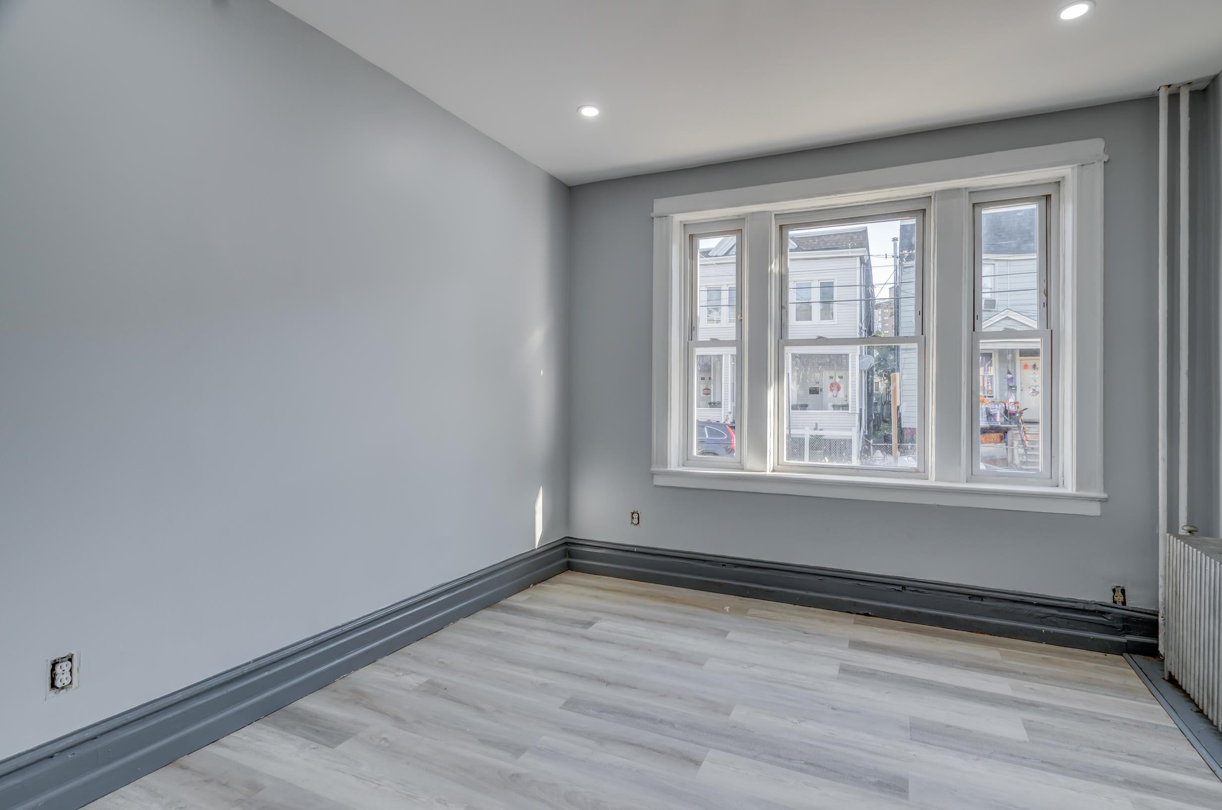 25 BARTHOLDI AVE