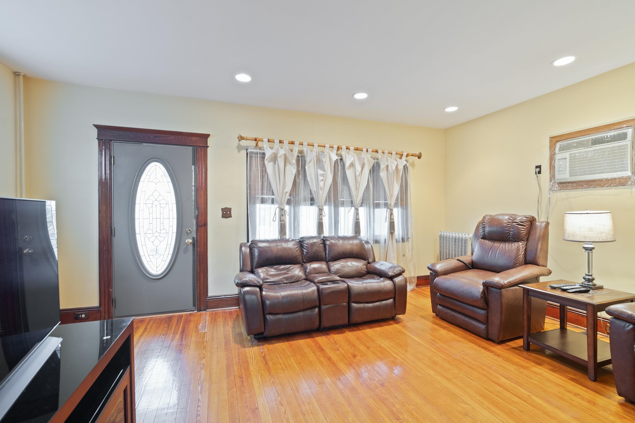 16 East 3rd St, Bayonne, New Jersey image 3