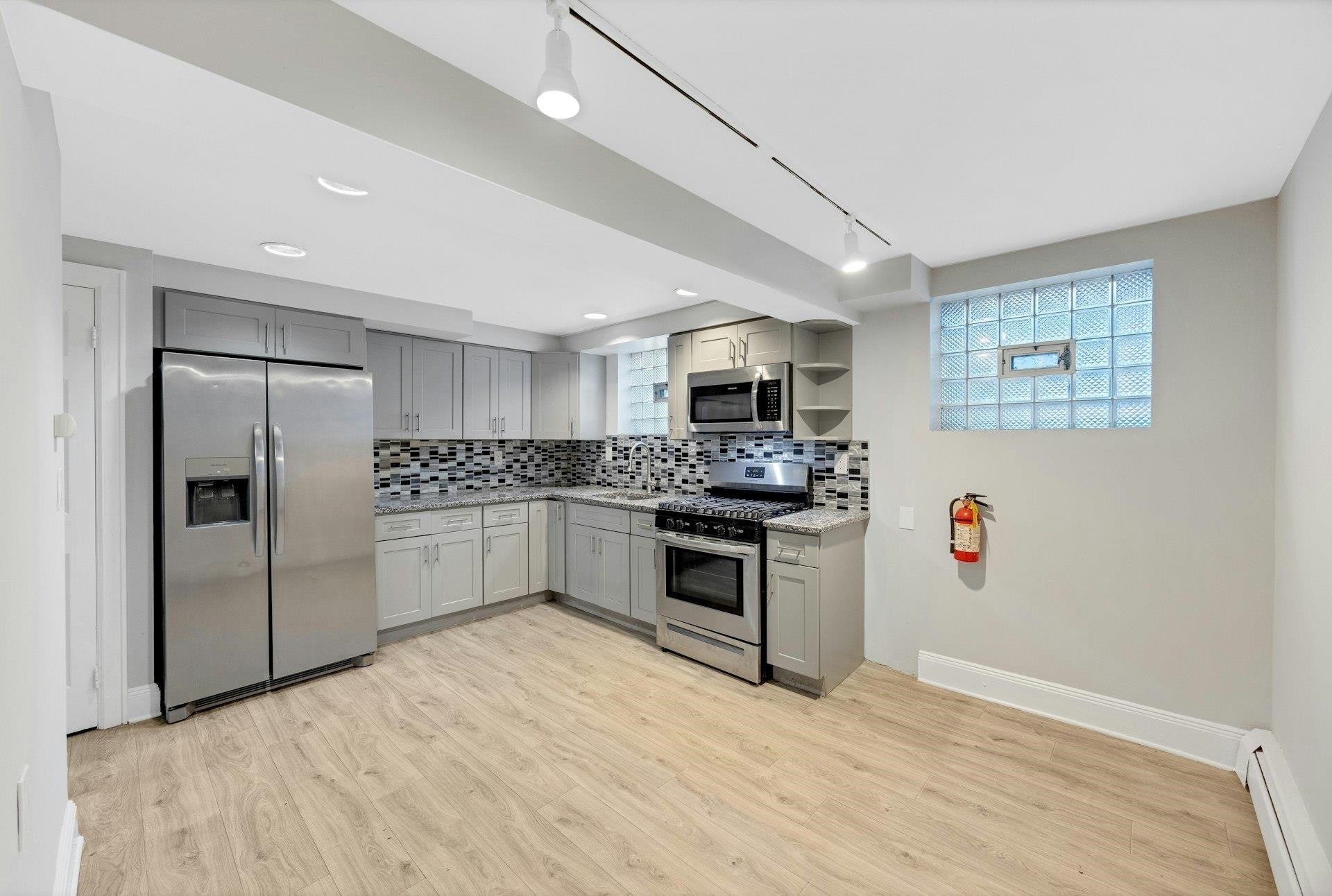 1406 8TH ST 2
