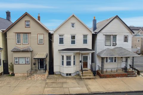 Homes For Sale - 209 Hamilton St<br/> Harrison, NJ 07029