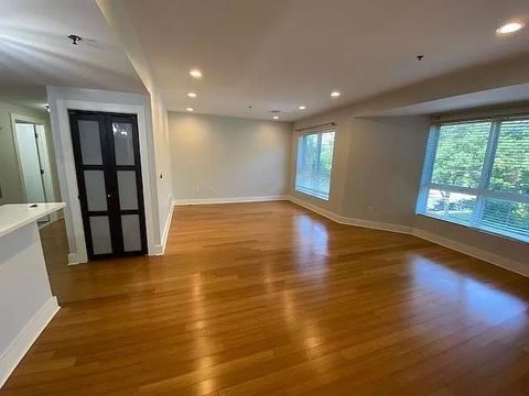 Condo For Sale - 636 5th St #303<br/> Hudson County, Hoboken, NJ 07030