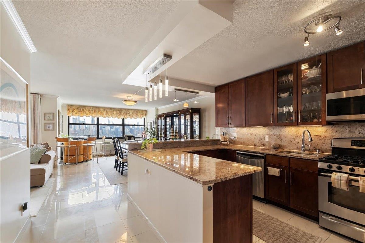 7000 Blvd East #40B, Guttenberg, New Jersey image 17