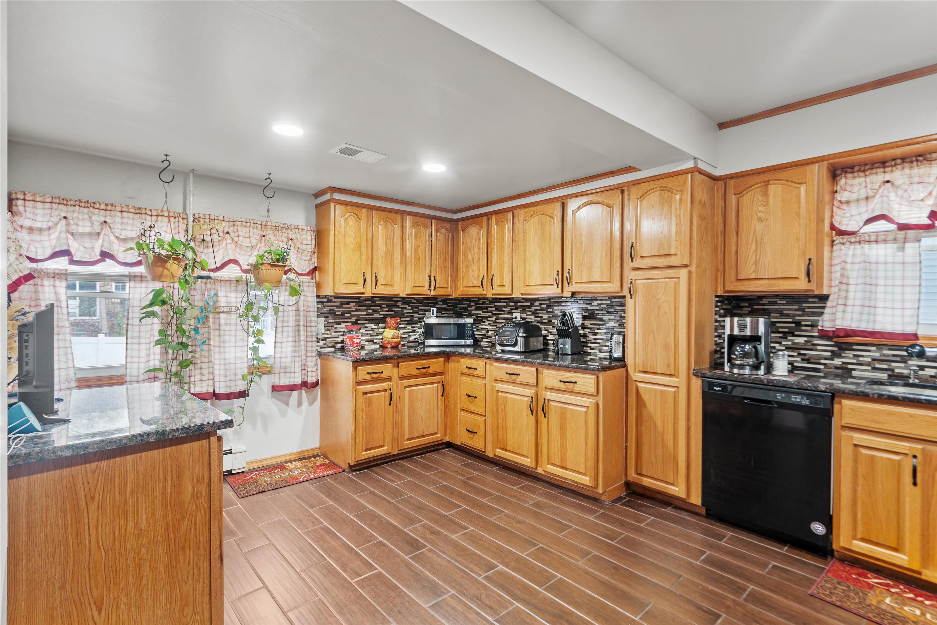 25 Allan Dr, North Arlington, New Jersey image 7