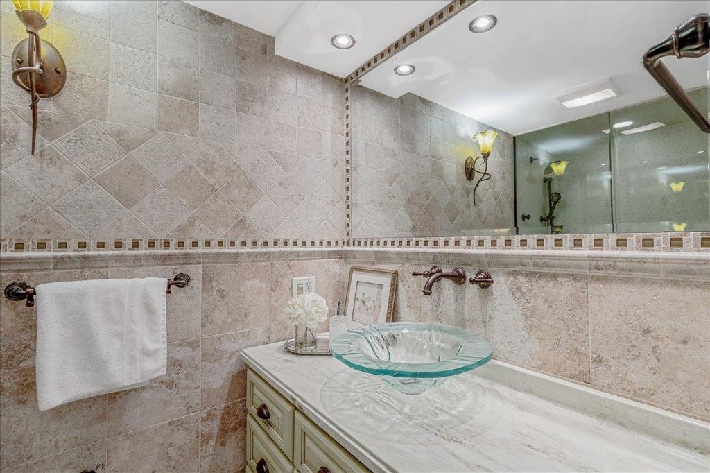 380 Mountain Rd #808, Union City, New Jersey image 18